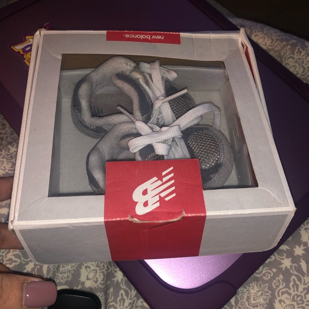 NWOT new balance sneakers - Picture 5 of 5
